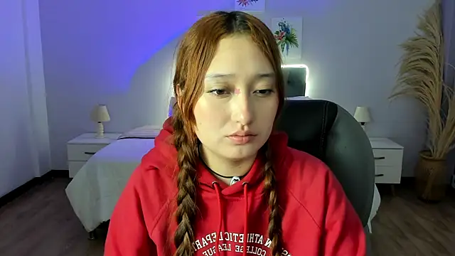 Snapshot of Samara_Hilton_2 chatting on 28, 10, 2025 Samara Hilton 2 online show from 28, 10, 2025