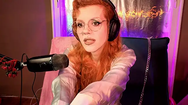 Snapshot of tacodeluxxxe chatting on 6, 3, 2026 tacodeluxxxe online show from 6, 3, 2026