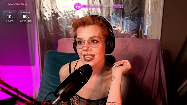 Snapshot of tacodeluxxxe chatting on 12, 4, 2026 tacodeluxxxe online show from 12, 4, 2026