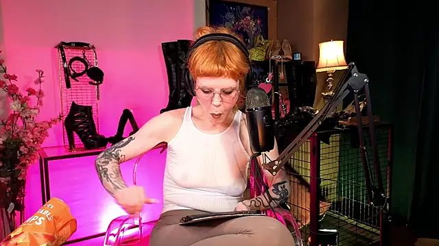 Snapshot of tacodeluxxxe chatting on 6, 5, 2026 tacodeluxxxe online show from 6, 5, 2026