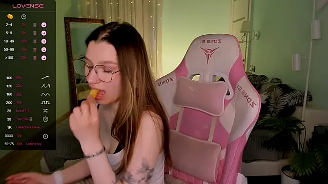 LinaBlossom  online show from 25, 4, 2026