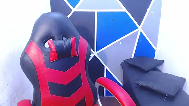 Snapshot of DEIV2_ chatting on 3, 10, 2025 DEIV2 online show from 3, 10, 2025