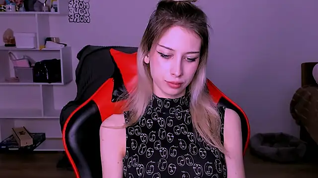 Lori lolii online show from 11, 10, 2025