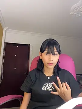 Snapshot of xoxo_milk chatting on 4, 12, 2025 xoxo milk online show from 4, 12, 2025