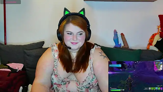 Snapshot of Chrissiosaurus chatting on 24, 10, 2025 Chrissiosaurus online show from 24, 10, 2025