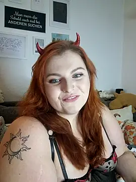 Snapshot of Chrissiosaurus chatting on 31, 10, 2025 Chrissiosaurus online show from 31, 10, 2025