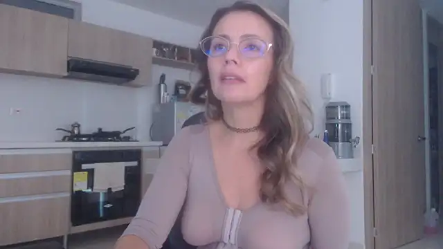 LovePaula online show from 15, 12, 2025