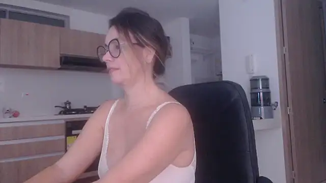Snapshot of LovePaula chatting on 28, 6, 2026 LovePaula online show from 28, 6, 2026