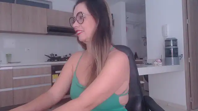 Snapshot of LovePaula chatting on 29, 6, 2026 LovePaula online show from 29, 6, 2026