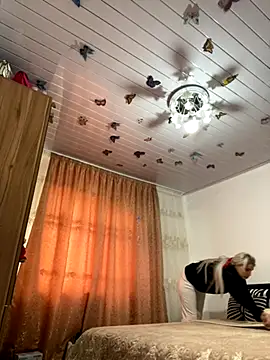 Snapshot of Giullyaxx chatting on 6, 11, 2025 Giullyaxx online show from 6, 11, 2025