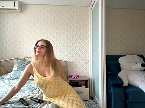 twoflowersshy online show from 16, 10, 2025