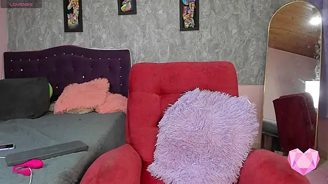 Lauren smiles online show from 4, 2, 2026