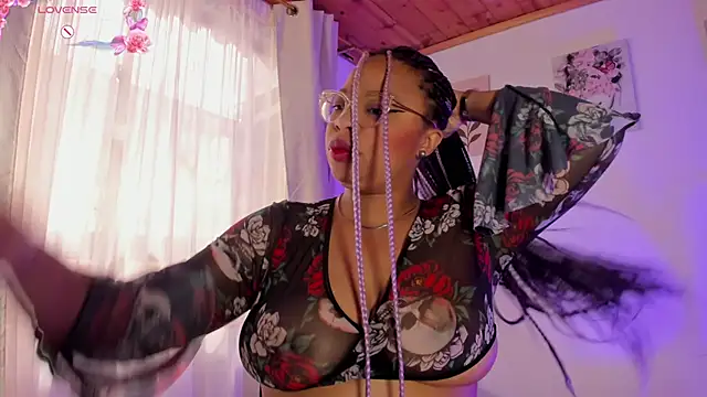 Lauraricci   online show from 11, 11, 2025