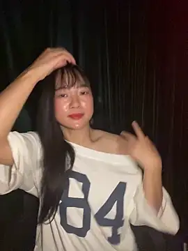 Snapshot of Be_xinh chatting on 2, 10, 2025 Be xinh online show from 2, 10, 2025