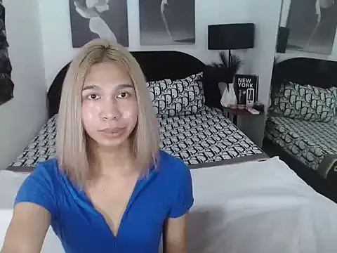 Snapshot of Yuriidelaveigne chatting on 4, 10, 2025 Yuriidelaveigne online show from 4, 10, 2025