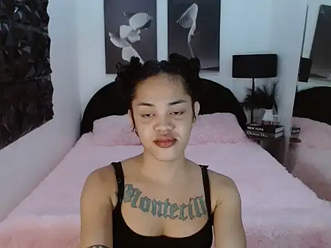 Snapshot of Yuriidelaveigne chatting on 9, 11, 2025 Yuriidelaveigne online show from 9, 11, 2025