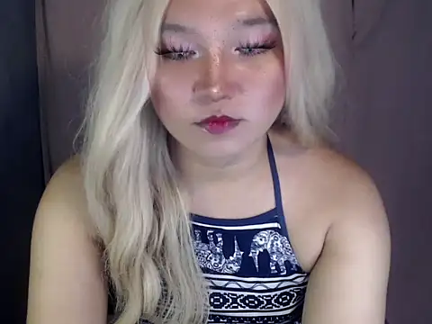 Eyes-on-me online show from 9, 5, 2026