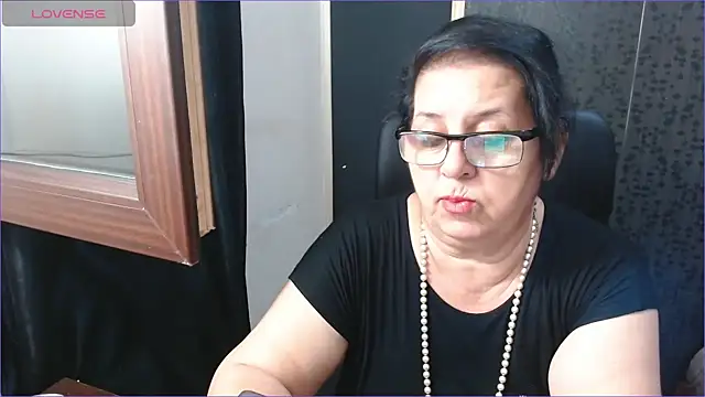 Snapshot of MissSanjanne chatting on 11, 9, 2025 MissSanjanne online show from 11, 9, 2025