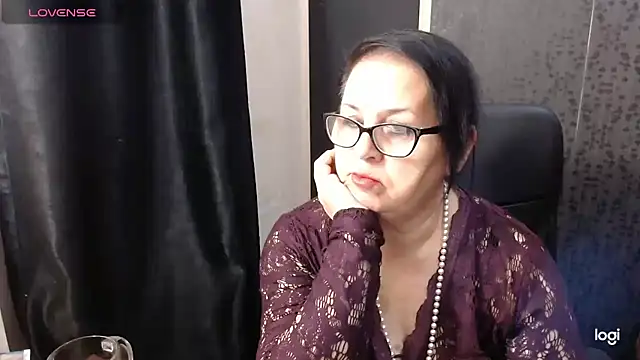 Snapshot of MissSanjanne chatting on 4, 11, 2025 MissSanjanne online show from 4, 11, 2025