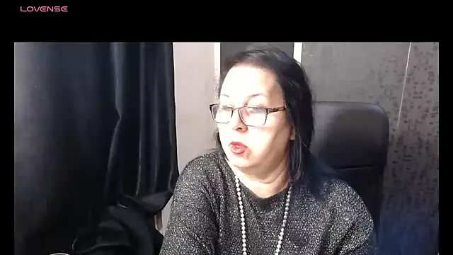 Snapshot of MissSanjanne chatting on 4, 12, 2025 MissSanjanne online show from 4, 12, 2025