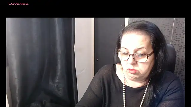 Snapshot of MissSanjanne chatting on 15, 12, 2025 MissSanjanne online show from 15, 12, 2025