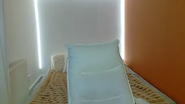 Anaayss  online show from 5, 2, 2026