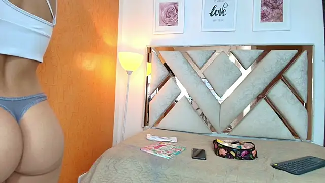 Lia Roseh online show from 6, 10, 2025