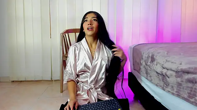 Mariana Kalo online show from 28, 4, 2026