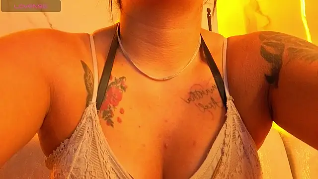 Snapshot of Samy_Queen_Tx chatting on 15, 10, 2025 Samy Queen Tx online show from 15, 10, 2025
