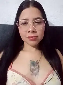 elyne hot online show from 17, 10, 2025