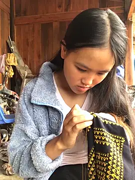 Mai lovely online show from 27, 10, 2025