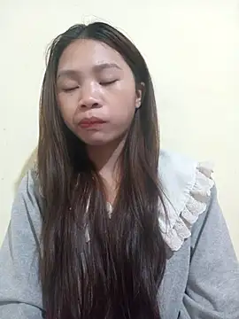 Mayy1 online show from 4, 12, 2025