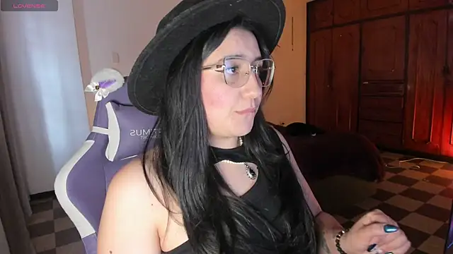 Snapshot of tellmemaddie chatting on 4, 7, 2026 tellmemaddie online show from 4, 7, 2026