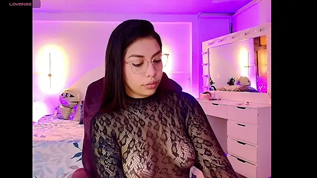 kloe28 online show from 6, 11, 2025