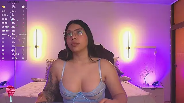Snapshot of kloe28 chatting on 3, 8, 2026 kloe28 online show from 3, 8, 2026