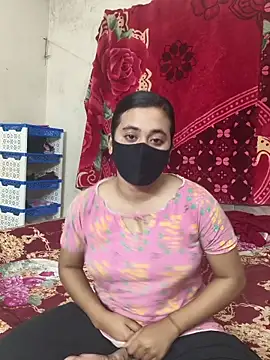 Snapshot of Love_Queen11 chatting on 19, 12, 2025 Love Queen11 online show from 19, 12, 2025