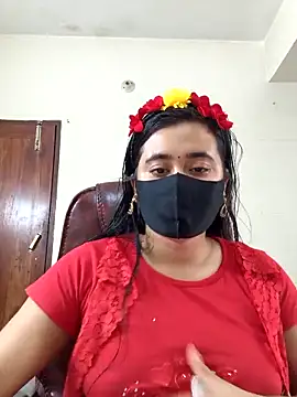 Snapshot of Love_Queen11 chatting on 8, 4, 2026 Love Queen11 online show from 8, 4, 2026