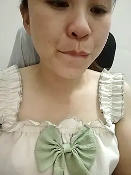 Girl Shy2000 online show from 9, 11, 2025