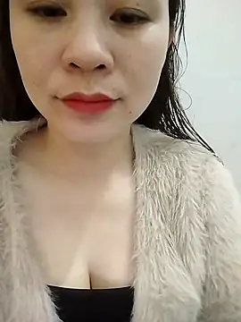 Girl Shy2000 online show from 17, 12, 2025