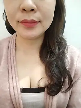 Girl Shy2000 online show from 7, 2, 2026