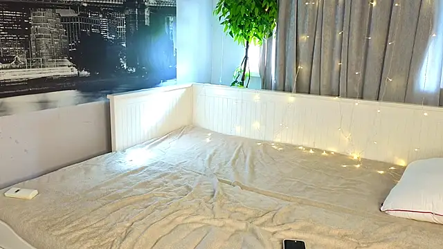 MilaYumi online show from 23, 11, 2025