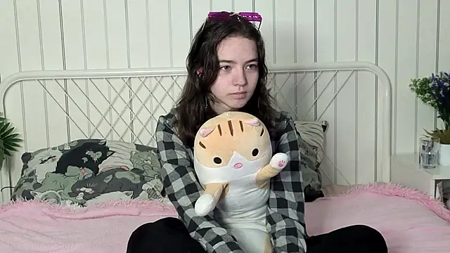 TarahCayne online show from 14, 10, 2025