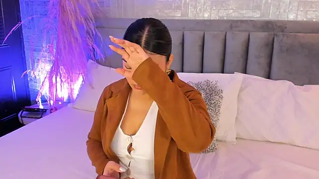 EmmaBlossom online show from 24, 11, 2025