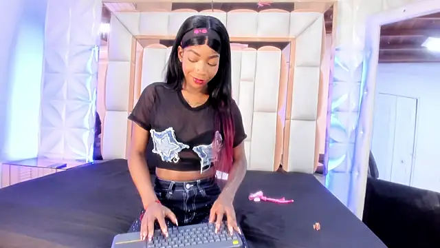 Sarah Adamss online show from 3, 5, 2026