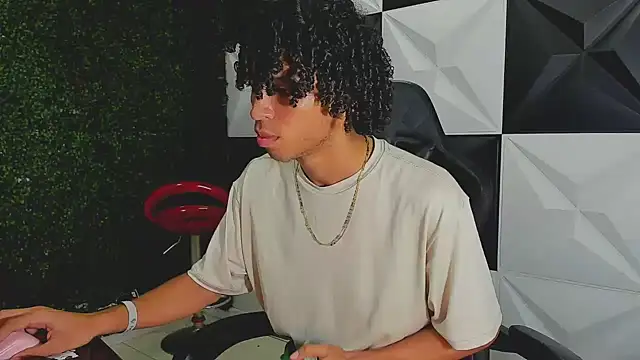 Snapshot of xion_ez chatting on 4, 10, 2025 xion ez online show from 4, 10, 2025