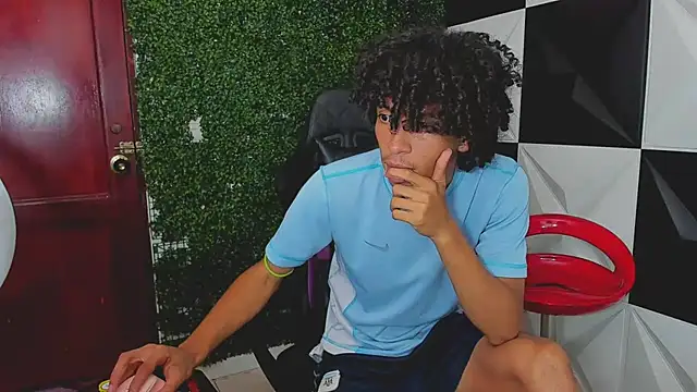 Snapshot of xion_ez chatting on 13, 10, 2025 xion ez online show from 13, 10, 2025