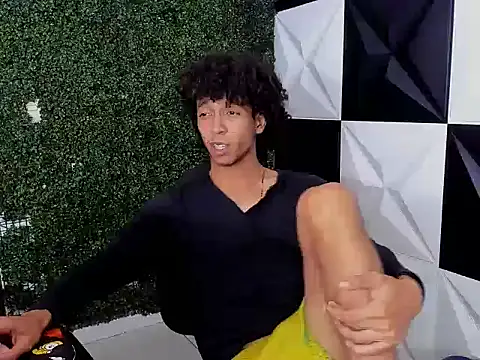 Snapshot of xion_ez chatting on 17, 10, 2025 xion ez online show from 17, 10, 2025