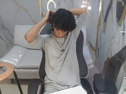 Snapshot of xion_ez chatting on 8, 11, 2025 xion ez online show from 8, 11, 2025