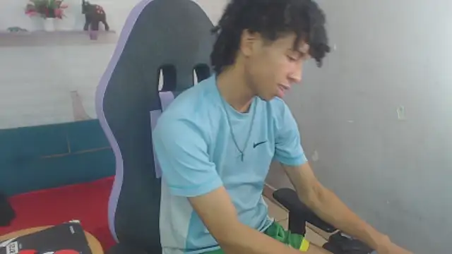 Snapshot of xion_ez chatting on 17, 12, 2025 xion ez online show from 17, 12, 2025