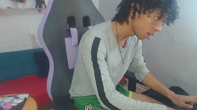 Snapshot of xion_ez chatting on 20, 12, 2025 xion ez online show from 20, 12, 2025